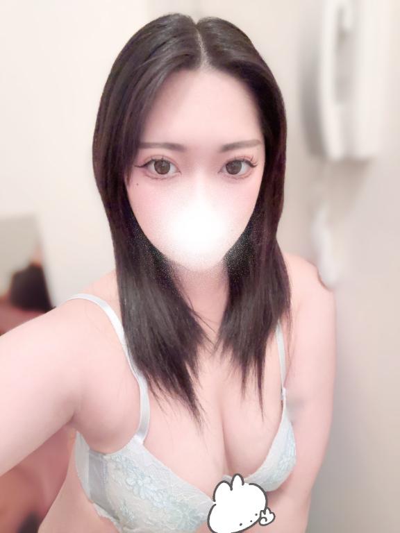 しおり◆黒髪美乳美女♡